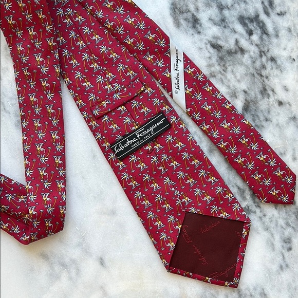 Salvador Ferragamo Red, Monkey & Elephant Patterned Men's Tie - Picture 2 of 6
